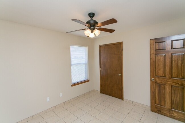 Building Photo - 16140 Rolling Meadows Dr