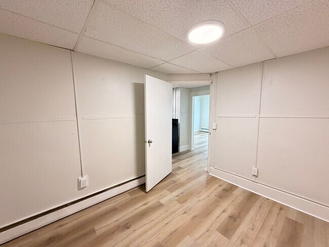 Building Photo - 407 Milton St