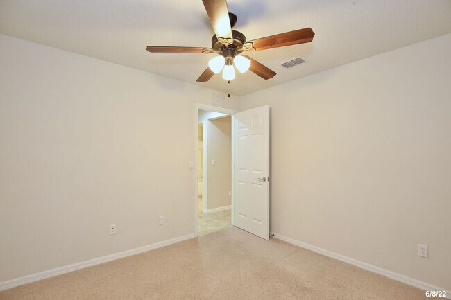 Building Photo - Beautiful 3/2 Corner Duplex with Water Vie...