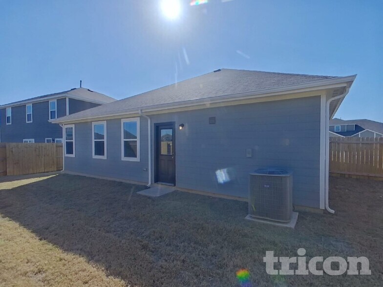 Building Photo - 9721 Sierra Grande Dr