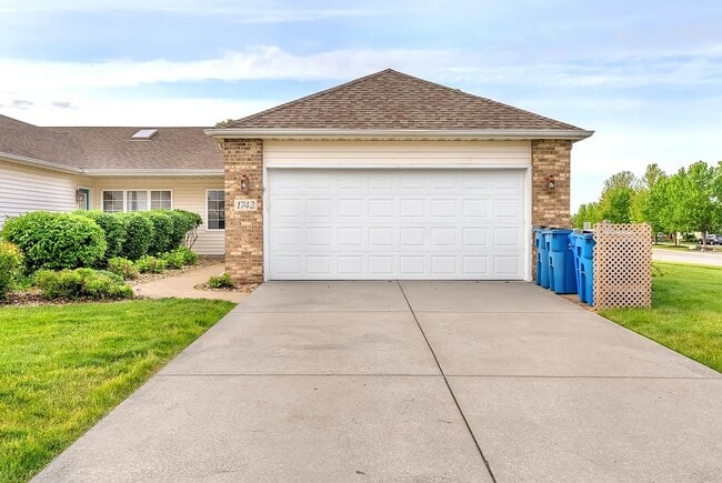 Building Photo - 1742 Dogwood Dr
