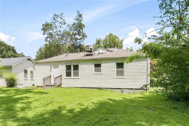 Building Photo - 2123 Blayton Ln SE