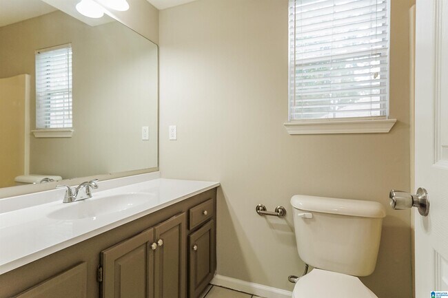 Building Photo - 431 Laurel Woods Trce