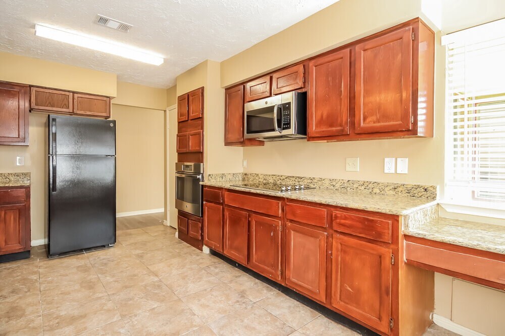 Building Photo - 7831 Poitiers Dr