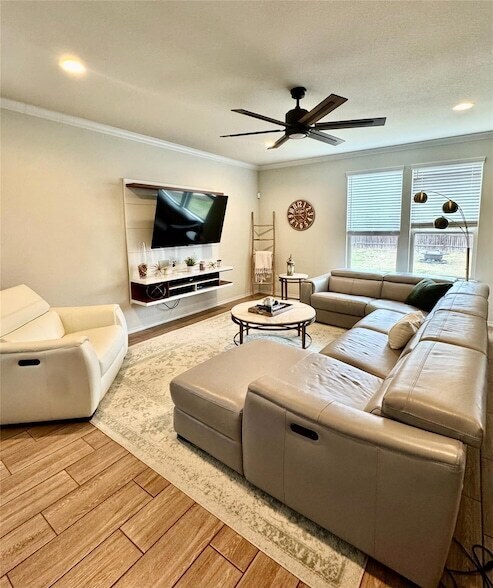 Building Photo - 1017 Cliffbrake Wy