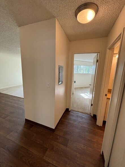 Building Photo - 8585 SW Canyon Ln
