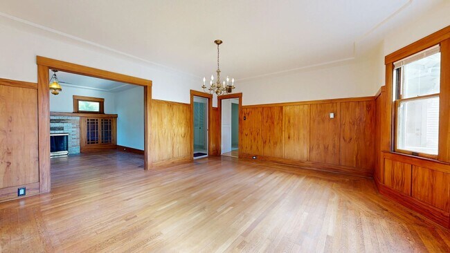 Building Photo - Bright Country Three Bedroom One Bathroom ...