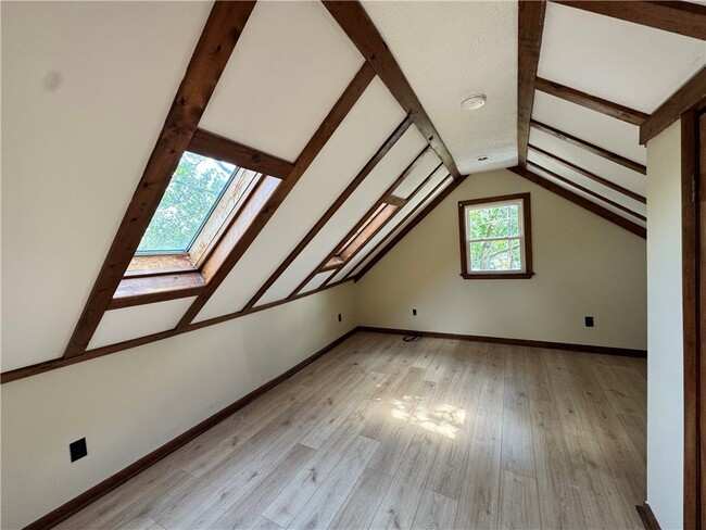Building Photo - 345 Brewster St