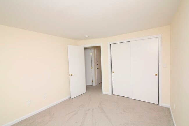 Building Photo - 118 Pleasant St