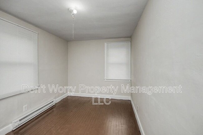 Building Photo - 402 Winston St