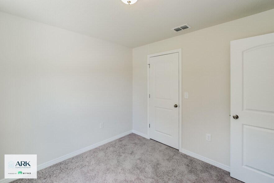 Building Photo - 139 River Hl Dr