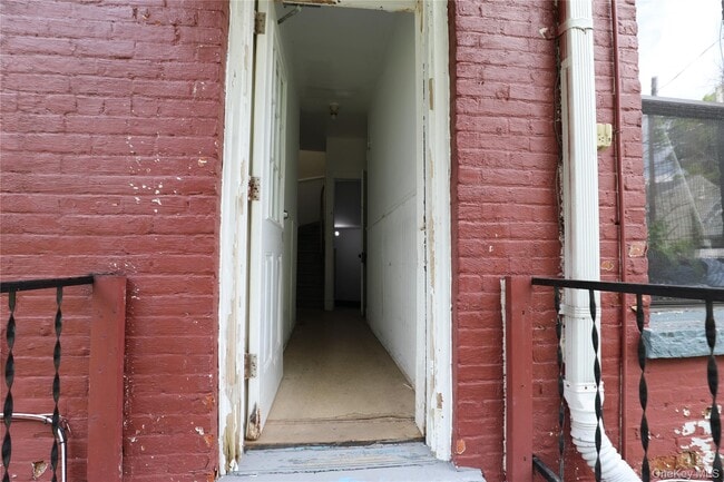 Building Photo - 141 St James St