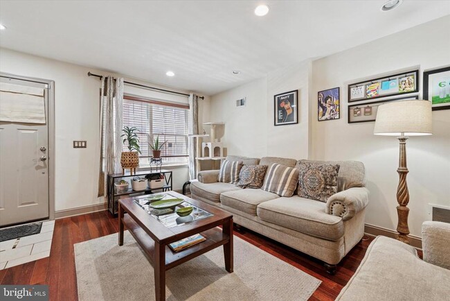 Building Photo - 2423 S Bancroft St