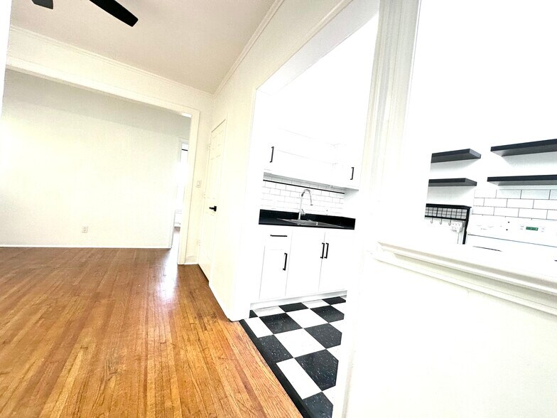 Building Photo - 1108 S Detroit Ave Michael