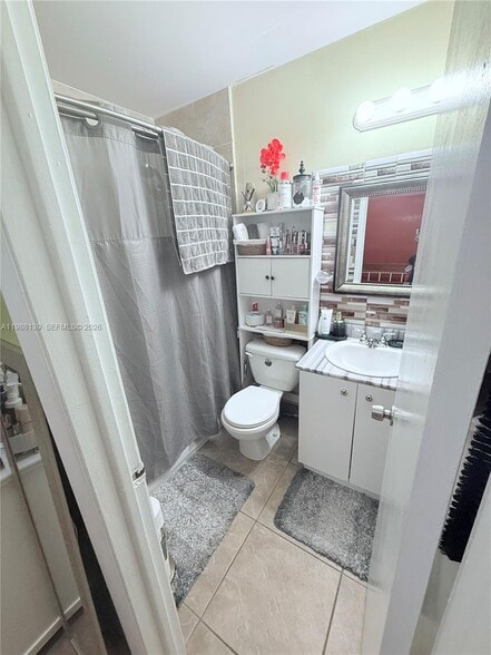 Building Photo - 550 SW 115th Ave