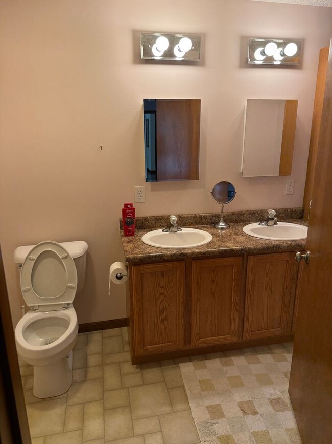 Building Photo - Nice Home for Rent in Downtown Wakarusa