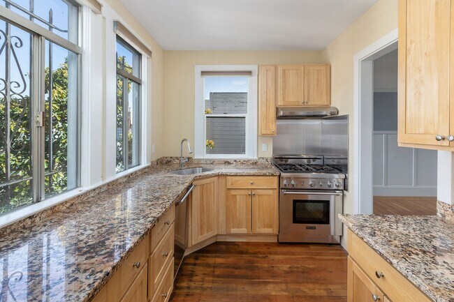 Building Photo - 2272 Greenwich St