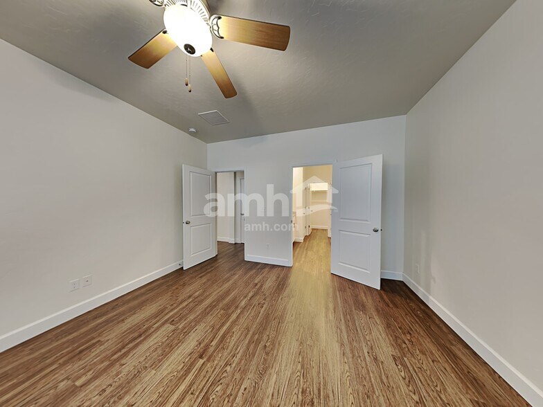 Building Photo - 332 E Sicily Dr