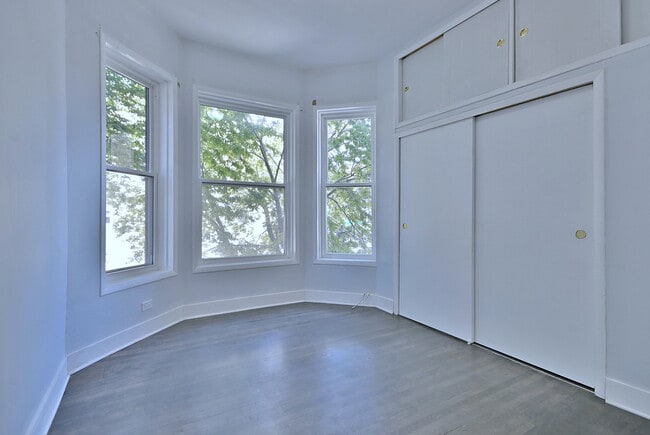 Building Photo - 1458 N Western Ave