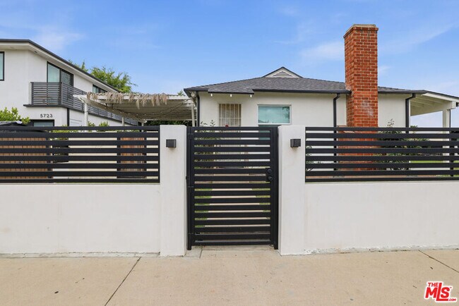 Building Photo - 12500 Miranda St