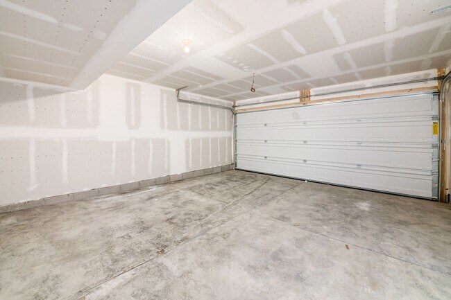 Building Photo - 122 Red Willow Dr