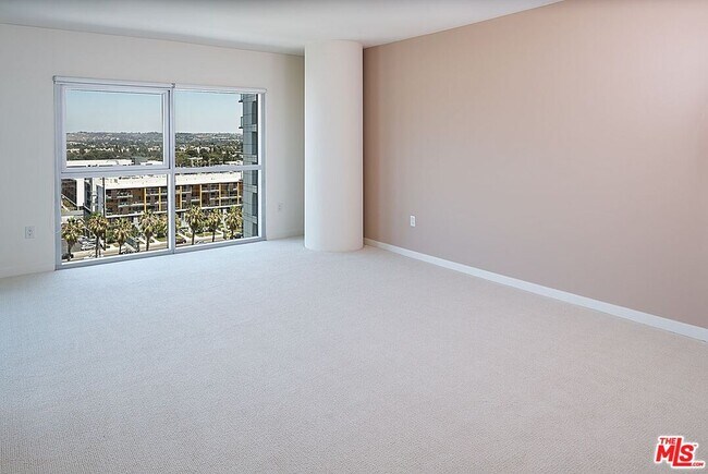 Building Photo - 13650 Marina Pointe Dr