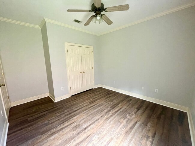 Building Photo - 3 Bedroom 2 Bathroom Home for Rent in Cast...