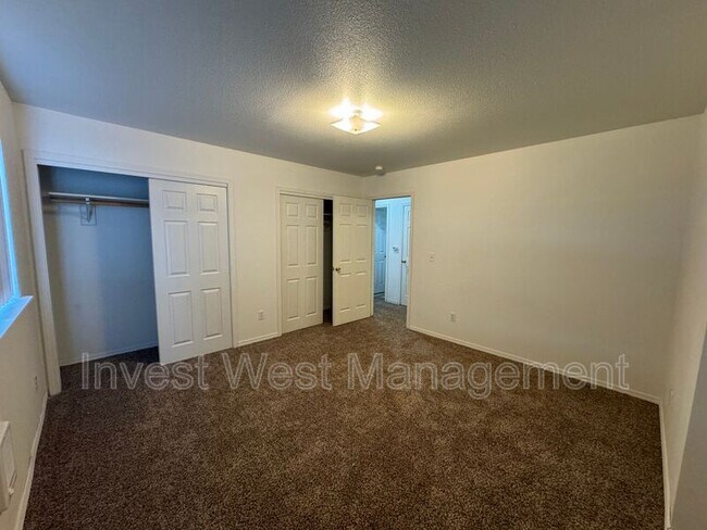 Primary Photo - 1950 33 Avenue