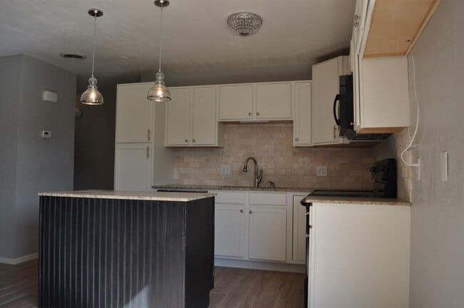 Building Photo - 6805 NW 63rd Terrace