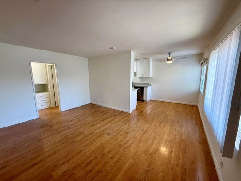 Building Photo - 459 Orange Ave #9