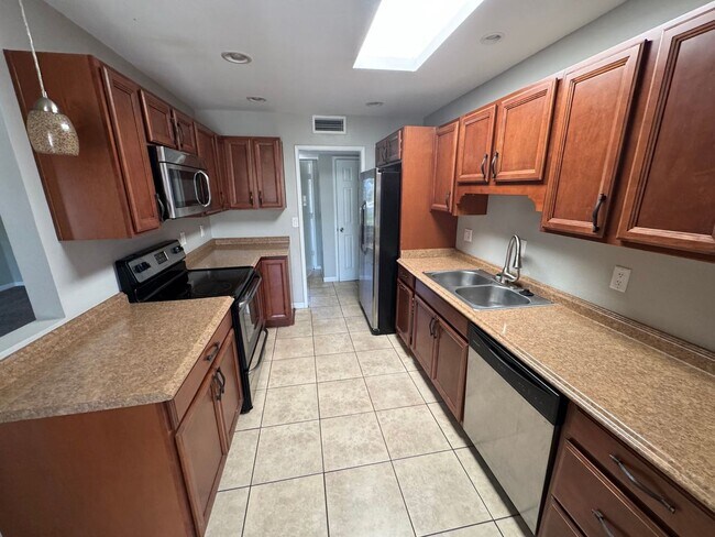 Building Photo - 2 Bedroom - 2 Bath - 1400 Sq. Ft. Home - 55+ Community in Sun City