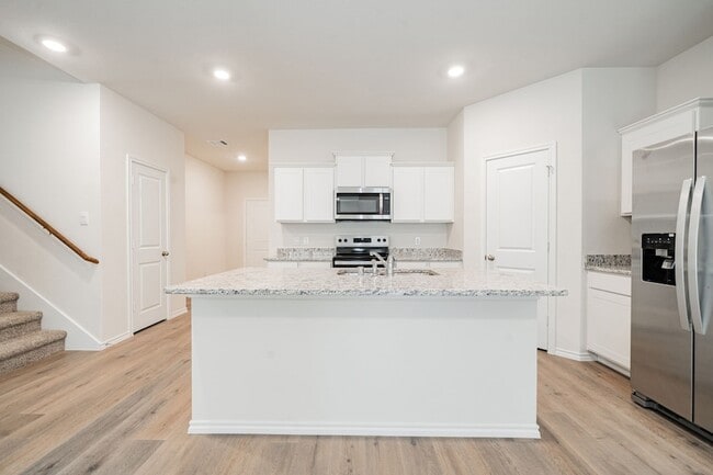 Building Photo - 2110 Thornton Dr