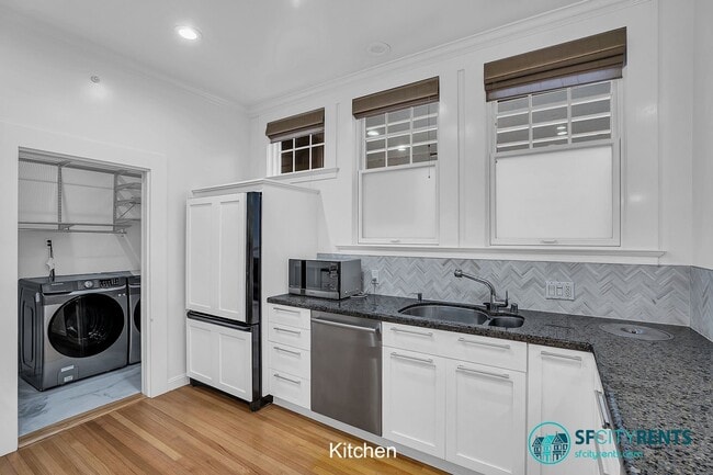 Building Photo - Sun-filled Presidio Heights Residence w/ Private Deck, Hot Tub & Garage Parking