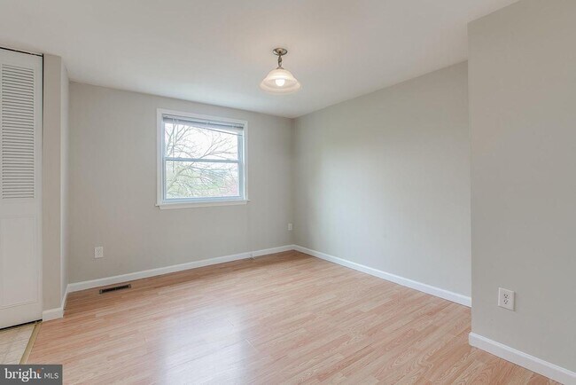 Building Photo - 1749 Carriage Way