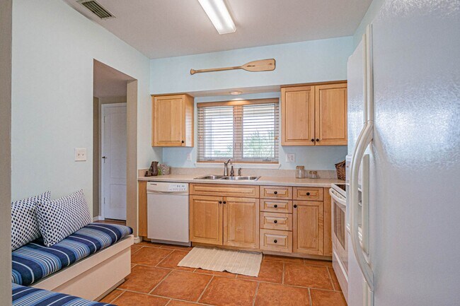 Building Photo - 5060 Harmony Cir