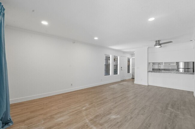 Building Photo - Stunning 2-bedroom, 2-bathroom home in the...