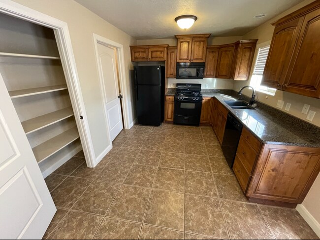 Building Photo - Stunning Cedar Townhome