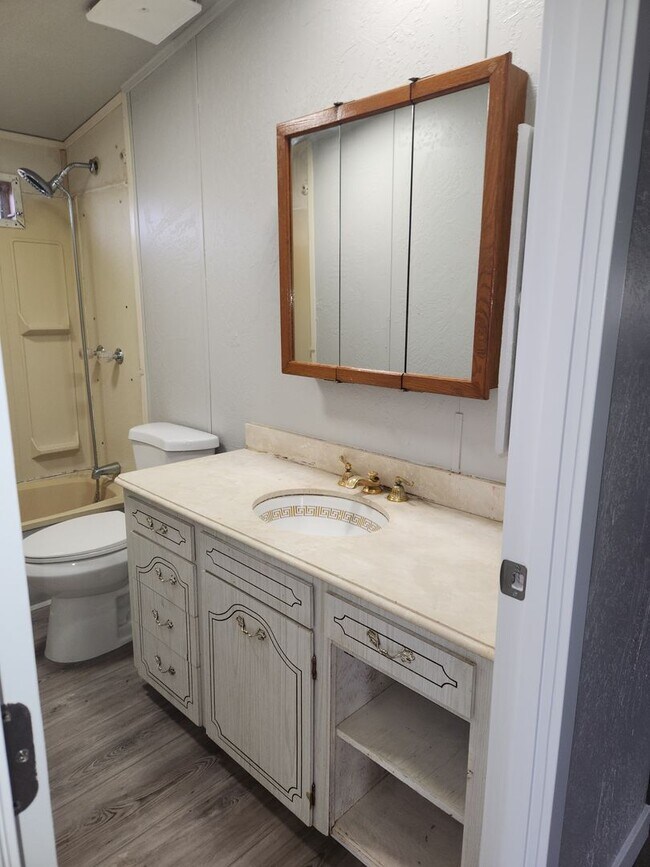 Building Photo - 3-bedroom 2 bath House