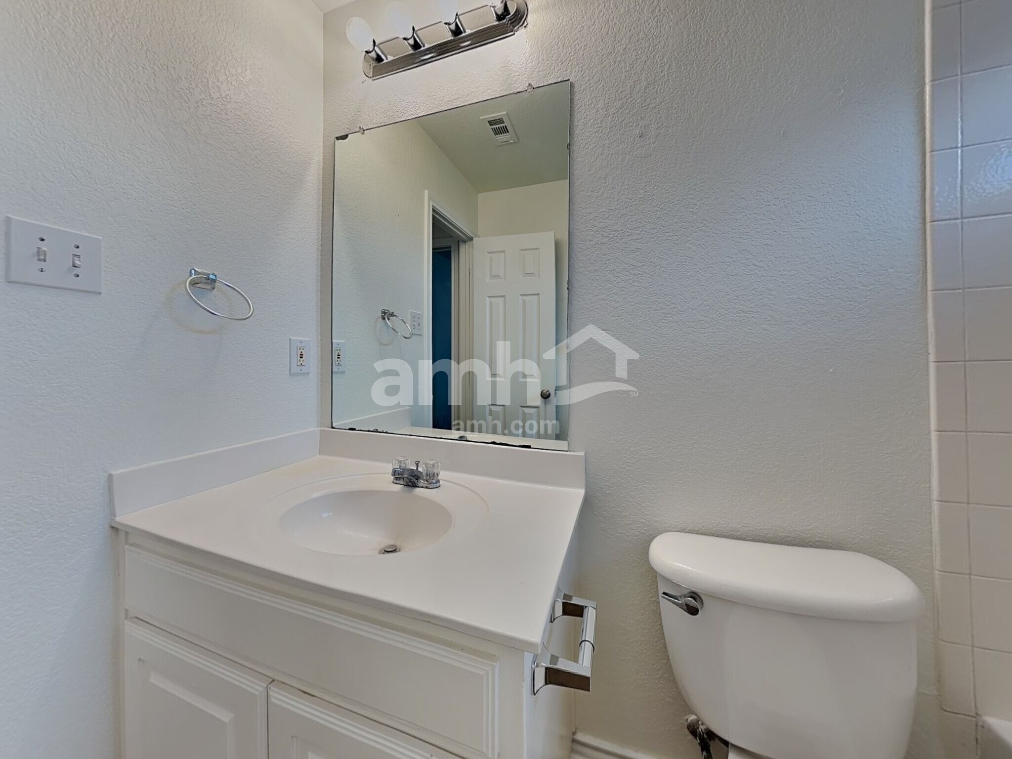 Building Photo - 8613 Corral Cir