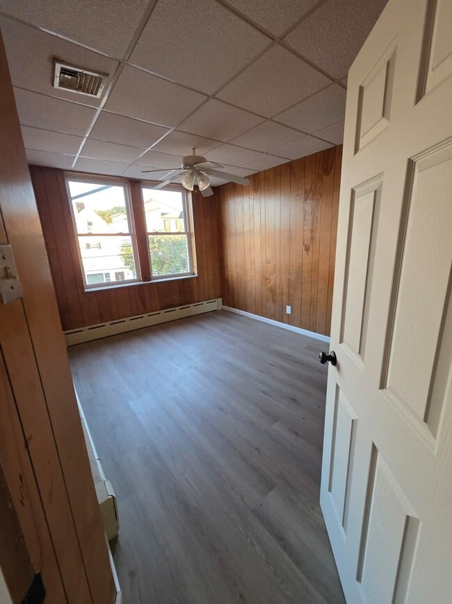 Building Photo - 1405 43rd St