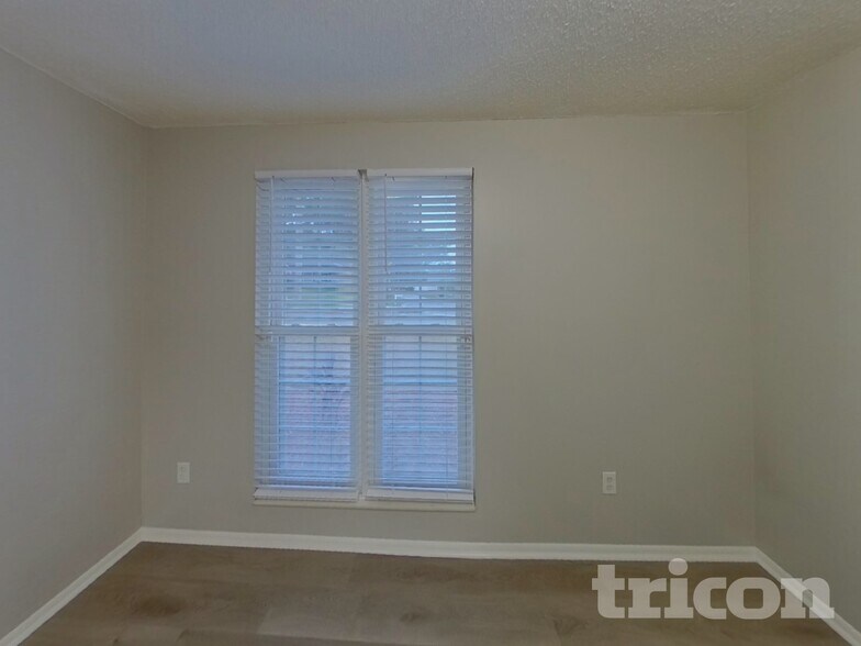 Building Photo - 2821 Honey Bear Ct