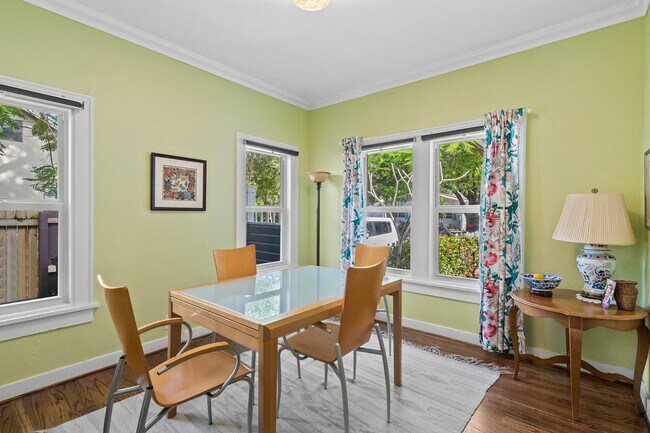 Building Photo - 621 SW 14th Terrace