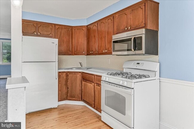 Building Photo - 324 W Rively Ave