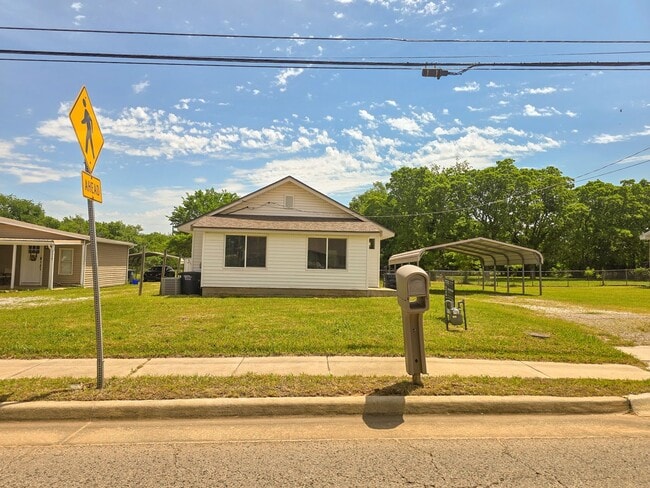 Building Photo - 3 Bedroom 1 Bath Home in Shawnee!