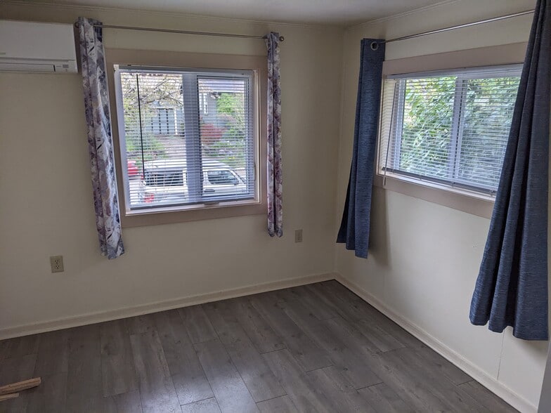 Living room (2) - 1124 Almaden St