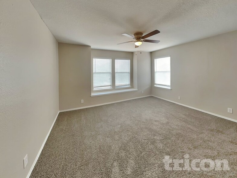 Building Photo - 7307 Circle Farm