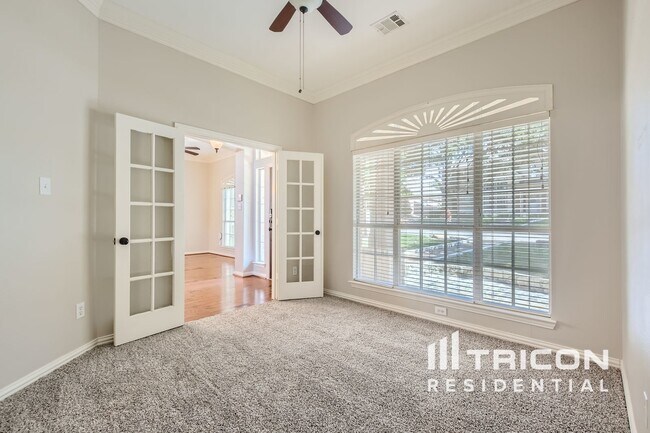 Building Photo - 2020 Hillcroft Dr