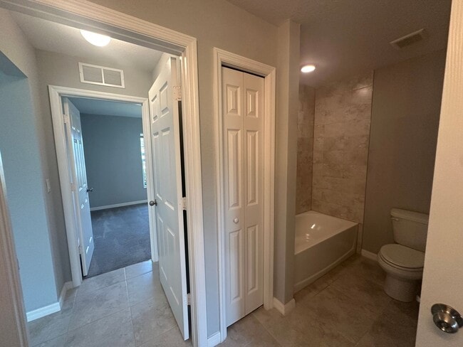 Building Photo - 3 Bedroom + Den - 2 Bathroom- NW Cape Coral