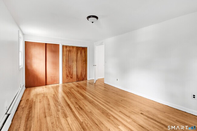 Building Photo - 7 Richards Ln