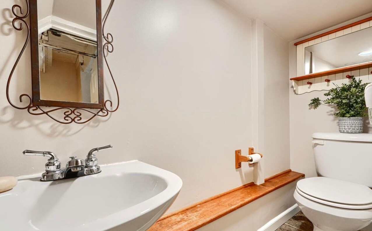 Building Photo - 627 S Eaton St